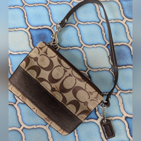 Coach Brown‎ Signature Wristlet - Picture 1 of 4